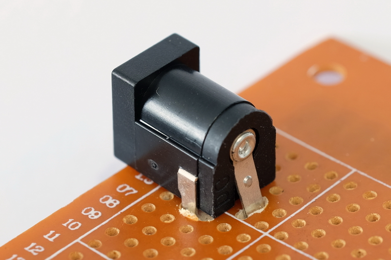 DC3-Perfboard_22_barrel-jack_800w